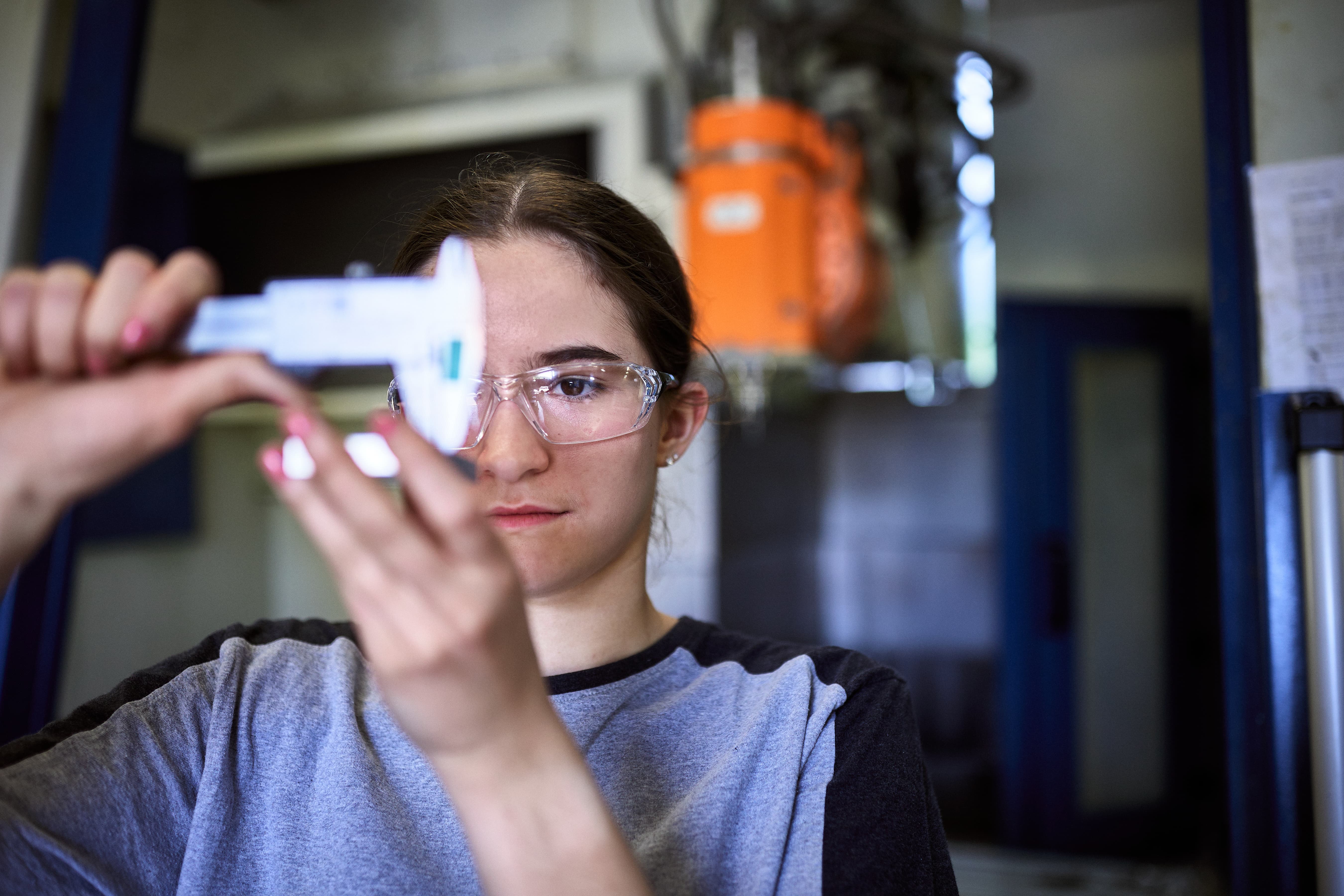 login berufsbildung polymechanikerin praezision lehrstelle ausbildung